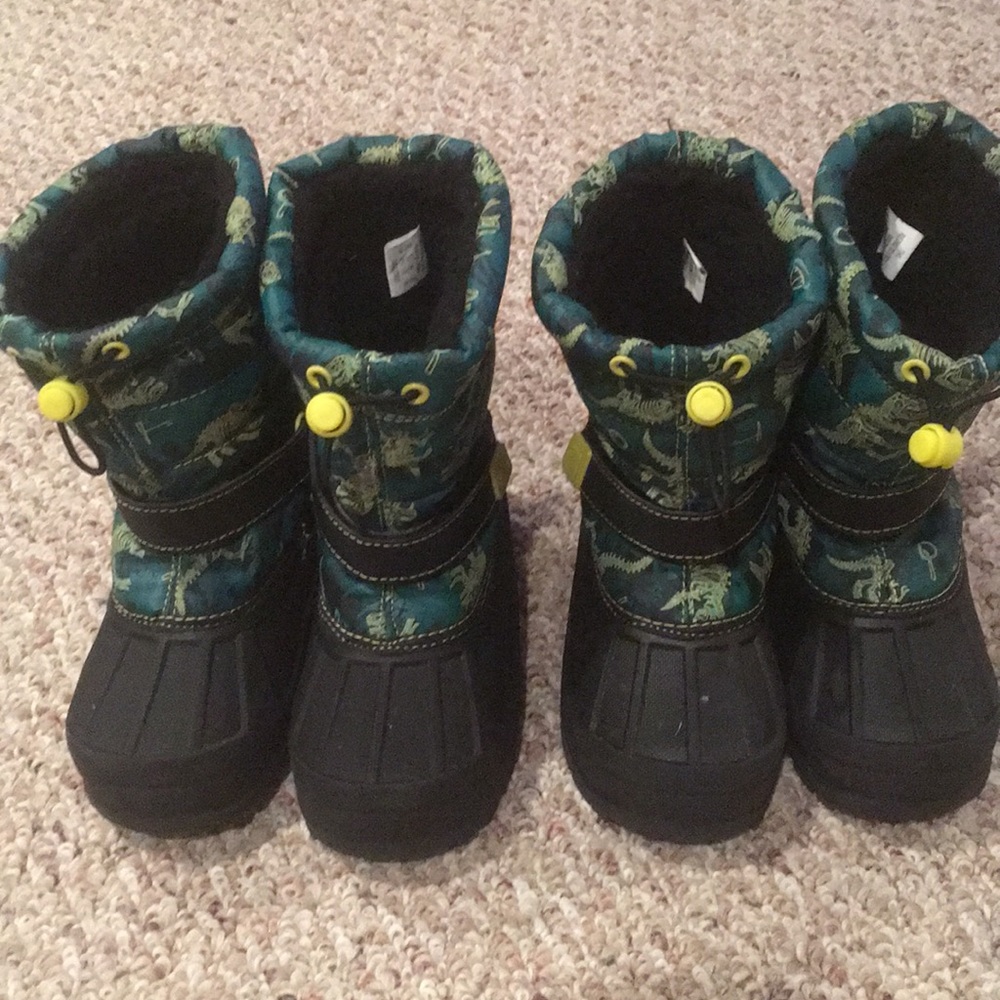 Boys size 10 Athletic winter boots